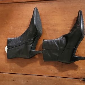 Stuart Weitzman leather ankle boot 6.5